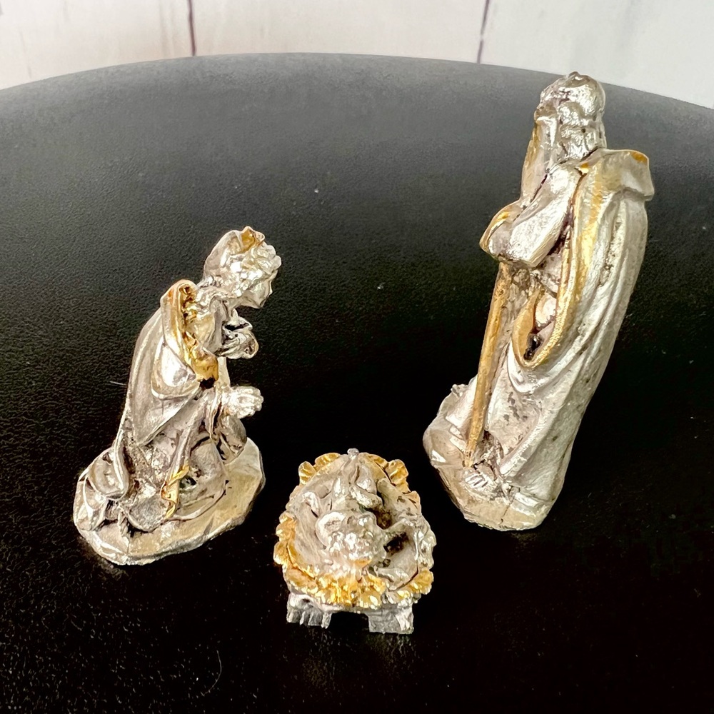 Silver and Gold Metal Small Nativity - Picture 4 of 6
